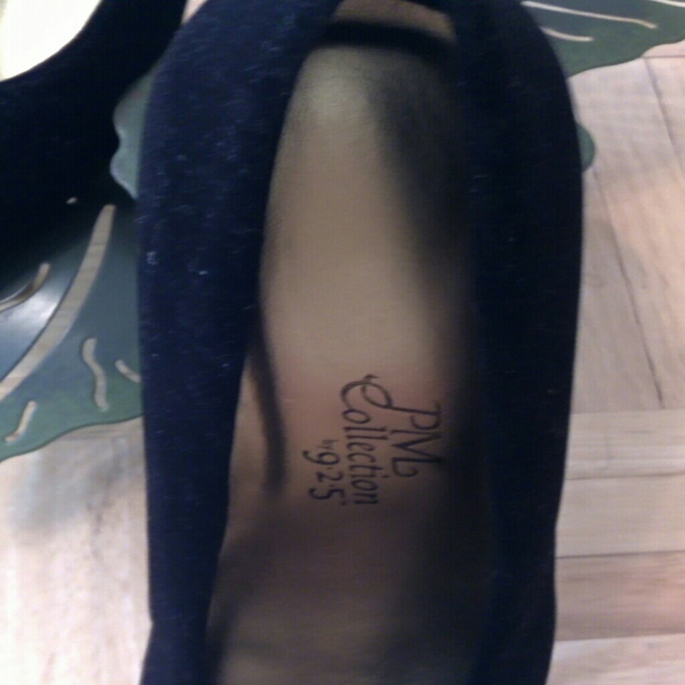 Pumps / Closed Toe - Picture 2 of 4